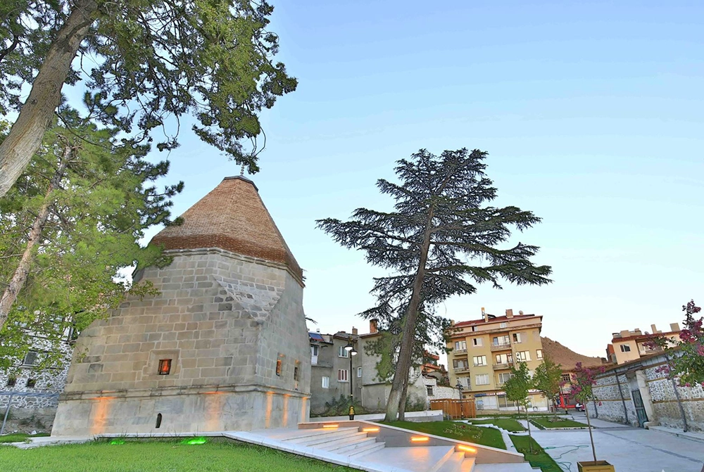 Alemşah Mausoleum